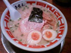 東京とんこつラーメン 屯ちんのらーめん+味玉の口コミ 池袋駅東口より徒歩5分
