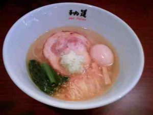 ラーメン道 Due Italianの黄金の塩イタリア麺+昔の味煮玉子の口コミ 市ヶ谷駅