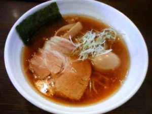荻窪らーめん 栄龍軒のらーめん+地鶏の味付き玉子の口コミ 松原団地駅西口 徒歩10分