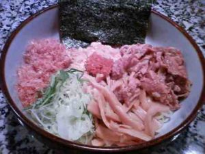 背脂醤油 のあの脂そば(あつもり)の口コミ 神保町駅