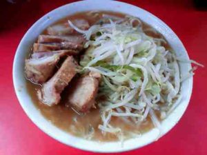 ラーメン二郎 三田本店の小ラーメン（ぶた入り）の口コミ　三田駅 徒歩10分