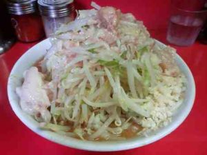 ラーメン二郎 桜台駅前店の小ラーメン豚入りの口コミ 桜台駅すぐ