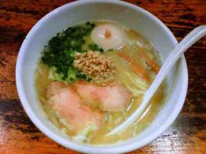 鶏の穴の白湯らーめん+味玉の口コミ　池袋駅