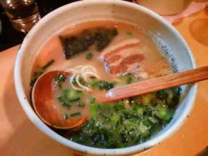 めん処 すず吉の豚骨ラーメンの口コミ 西新井大師西駅東口 徒歩7分、大師前駅 徒歩15分