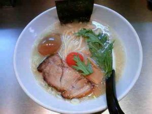 麺 やまらぁの玉しおらぁの口コミ 人形町駅A3出口 徒歩3分、水天宮駅7番出口 徒歩5分、浜町駅A2出口 徒歩5分