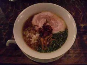 柳麺 ちゃぶ屋 本店の正油らぁめんの口コミ　有楽町線「護国寺駅」から徒歩3分