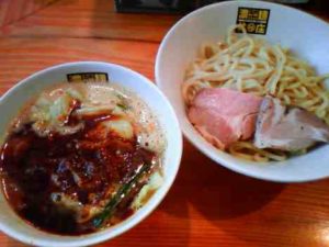 濃菜麺 井の庄の辛辛濃菜つけ麺の口コミ　西武池袋線「練馬駅」から徒歩1分