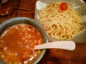 麺屋 やっとこのつけめんの口コミ　「中野坂上駅」から徒歩3分。
