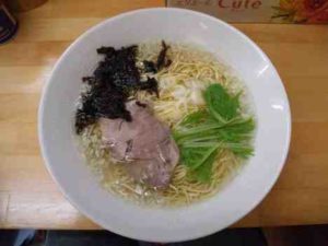 昭和歌謡ショーの地球の塩らーめんの口コミ　都電荒川線「庚申塚停留所」から徒歩2分