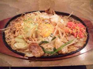 博多 屋台上がり からくさやの焼きラーメンの口コミ　JR、大江戸線「両国駅」から徒歩5〜6分ほど