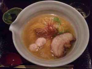 麺処 銀笹の銀笹塩ラーメンの口コミ 都営地下鉄大江戸線 JR線「築地市場駅 新橋駅」両駅から徒歩約5、6分ほど