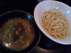 麺専門店 自家製麺 織恩のつけそばの口コミ 東京メトロ南北線「東大前駅」から徒歩2分ほど