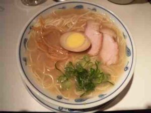 とんこつらーめん 英のらーめんの口コミ 小田急線「経堂駅」から徒歩5分
