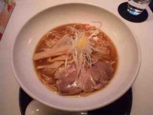 らーめんと甘味処 九月堂のらーめん(あっさり)の口コミ JR・私鉄・地下鉄「渋谷駅」から徒歩7分ほど