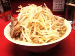 ドン-キタモトのラーメン（中　野菜増し＋ニンニク＋アブラ）の口コミ　JR高崎線「北本駅」徒歩１５分