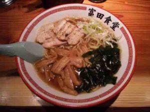 松戸中華そば 富田食堂の中華そばの口コミ JR常磐線、新京成電鉄「松戸駅」から徒歩3分