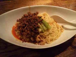 四川担担麺 阿吽のつゆ無し担担麺の口コミ　東京メトロ千代田線「湯島駅」から徒歩1分