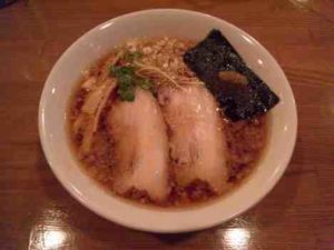 らーめん 雅ノ屋の醤油らーめんの口コミ 東京メトロ丸の内線・都営大江戸線「本郷三丁目駅」から徒歩4分ほど