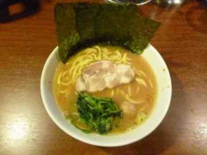 横浜らーめん　伝家のらーめんの口コミ　西武新宿線「航空公園駅」から徒歩10分ほど